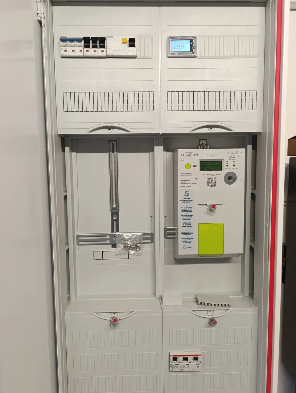 Armoire électrique avec compteur et protections